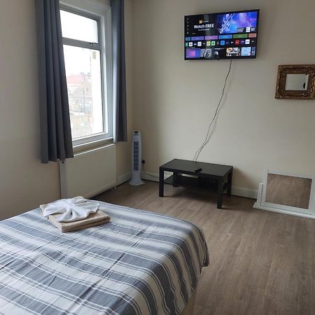 Family Friendly 3 Bedroom Flat Zone 2 - Children Stay Free! London Kültér fotó