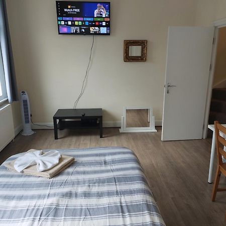 Family Friendly 3 Bedroom Flat Zone 2 - Children Stay Free! London Kültér fotó
